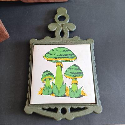 LOT 186: Vintage Kitchen Collection