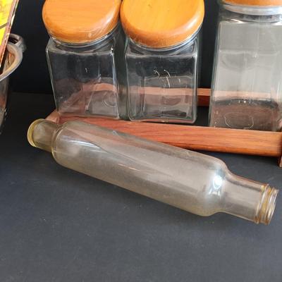 LOT 186: Vintage Kitchen Collection