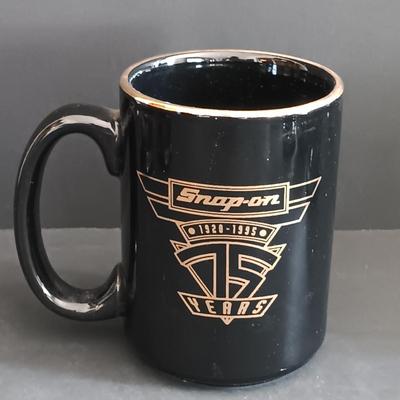 LOT 187: Snap-On Mug with Glass Tumblers