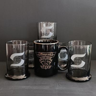 LOT 187: Snap-On Mug with Glass Tumblers