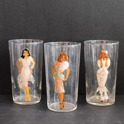 LOT 188: Vintage Federal Glass Pin-Up Peekaboo Glasses