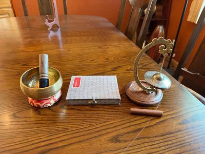 TIBETAN TINGSHA CHIME, SMALL CHINESE OPERA MASKS & A MORTAR AND PESTLE