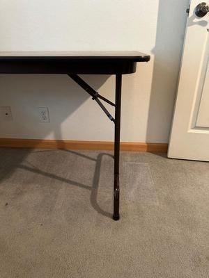 5 FOOT FOLDING TABLE AND A DESK LAMP