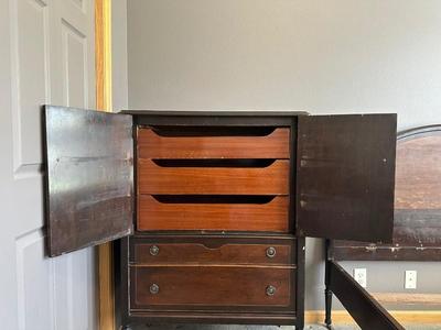 ANTIQUE CHEST OF DRAWERS BY STOUT FURNITURE