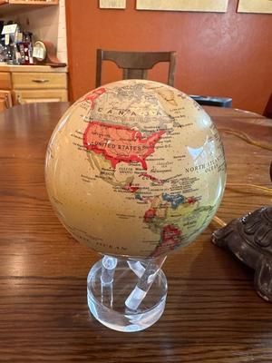 CLAY POT SIGNED JOSE SOSA, FLOATING GLOBE AND A SMALL LAMP
