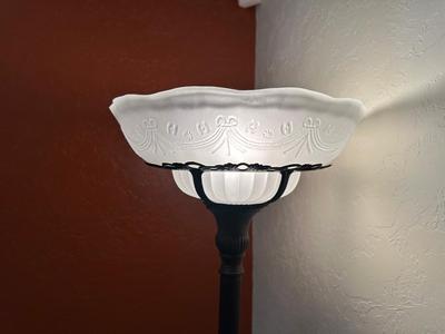 DETAILED FLOOR LAMP WITH GLASS SHADE