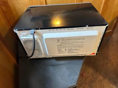 OSTER 1000W MICROWAVE AND PAPER TOWEL HOLDER