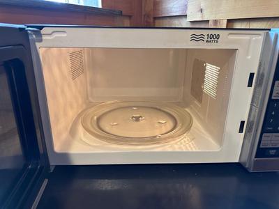 OSTER 1000W MICROWAVE AND PAPER TOWEL HOLDER