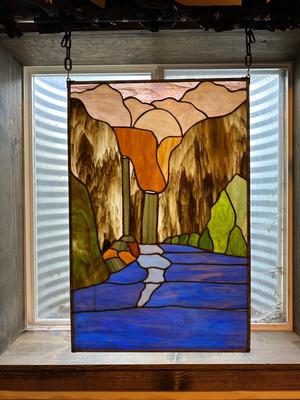 GORGEOUS STAINED GLASS ART PIECE