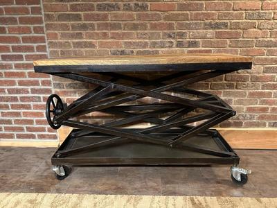 UNIQUE INDUSTRIAL SCISSOR LIFT WHEEL CRANK TABLE