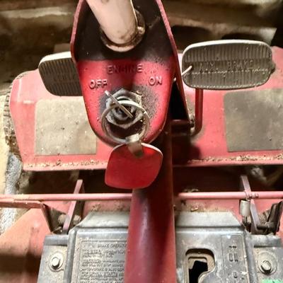 Snapper Riding Lawn Mower (G-BM)