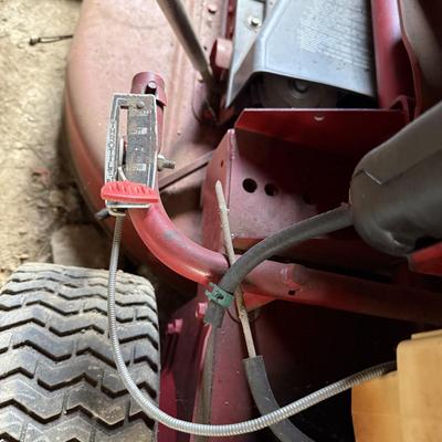 Snapper Riding Lawn Mower (G-BM)