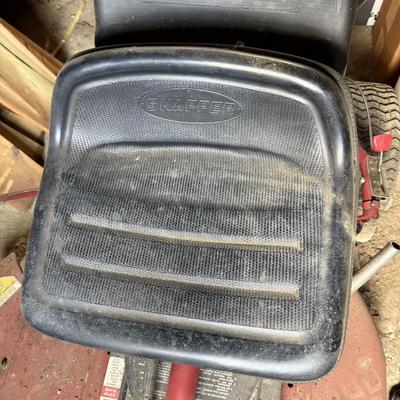 Snapper Riding Lawn Mower (G-BM)
