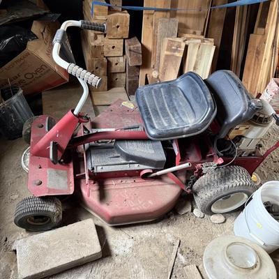 Snapper Riding Lawn Mower (G-BM)