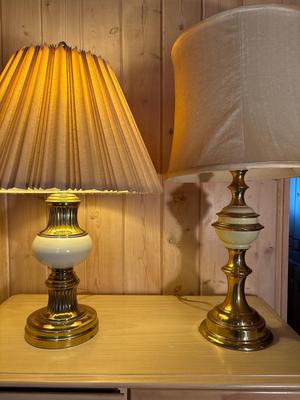 Sale Photo Thumbnail #176: Lamps approximately 25 and 27 inches tall