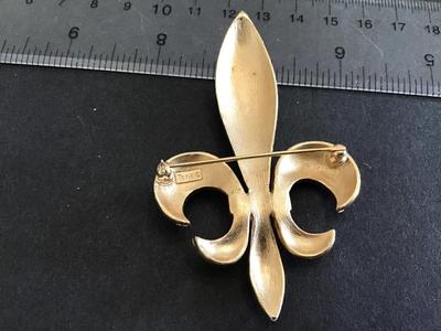 Fleur De Lis Lily Signed Trifari Vintage