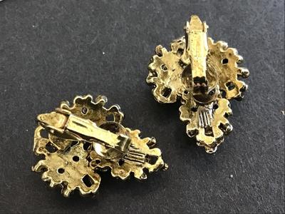 Green Glass Vintage Clip on Earrings
