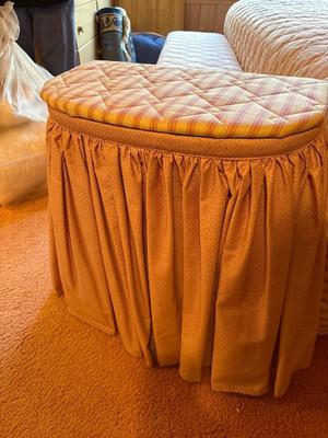 Sale Photo Thumbnail #298: A full bedroom ensemble! Comes with extra quilted fabric. Comes with pillows, heated mattress, pad, and regular mattress pad, all bedding as shown, headboard & hamper