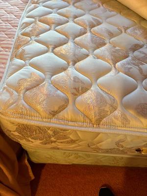 Sale Photo Thumbnail #299: A full bedroom ensemble! Comes with extra quilted fabric. Comes with pillows, heated mattress, pad, and regular mattress pad, all bedding as shown, headboard & hamper