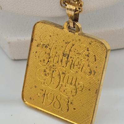 LOT 109J: Variety of Gold-Tone Chains & Pendants / Range From 17-29 Inches