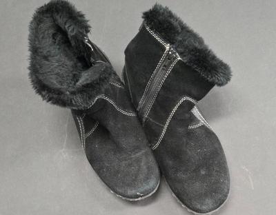 LOT 120: Lizden Handbag, Nautica Slippers, Suede Gladiator Boots sz. 36 Eur. 5.5 US and more