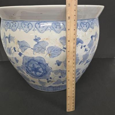 LOT 124: Vintage Asian Style Planter