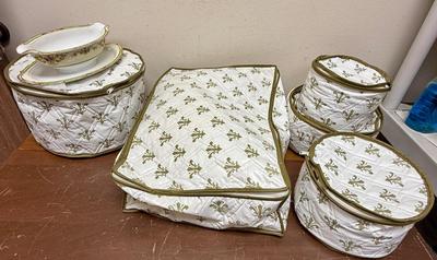 Sale Photo Thumbnail #104: In very good condition. The zippered pocket bags are included.