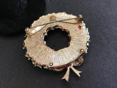 Wreath Brooch