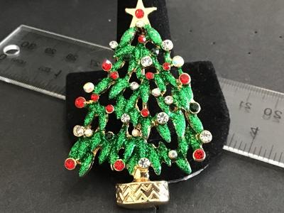 Rhinestone Glimmering Christmas Brooch