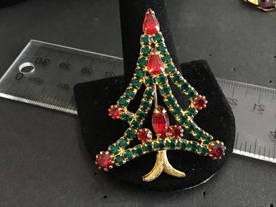 Gold Tone Vintage Prong Set Rhinestone Christmas Tree Brooch