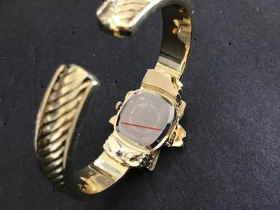 Peek a Boo Poinsettia Watch. Brand New. Nice
