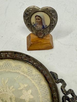 Sale Photo Thumbnail #152: In good vintage condition.