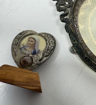 Sale Photo Thumbnail #153: In good vintage condition.