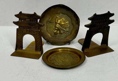 4 pc brass lot bookends and small trinket dishes