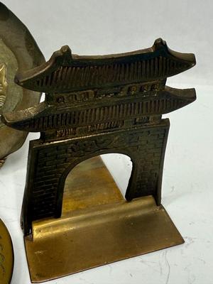 4 pc brass lot bookends and small trinket dishes