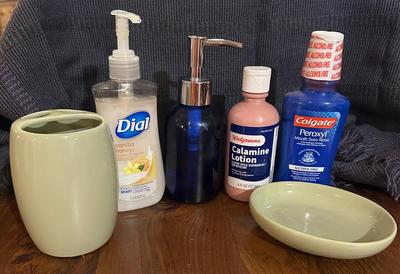 Box of Assorted Mens/Womens Toiletries- Lotions, Soaps Etc. (B1)