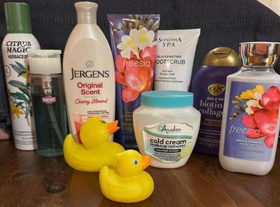 Box of Assorted Mens/Womens Toiletries- Lotions, Soaps Etc. (B1)