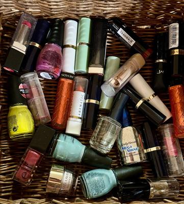 Big Lot Womens Makeup/Face, Nails Items (B1)