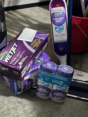 Huge Lot of Cleaning Supplies (G)