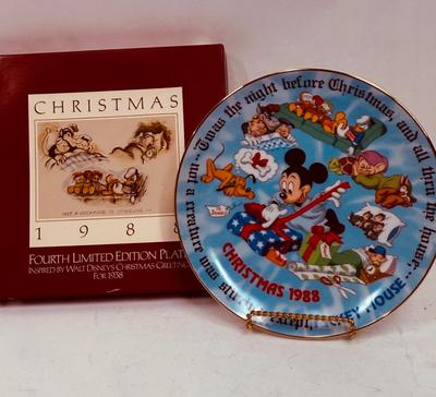 Vintage Disney 1988 Fourth Limited Edition Mickey Mouse Christmas Plate