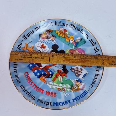 Vintage Disney 1988 Fourth Limited Edition Mickey Mouse Christmas Plate