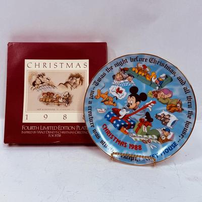 Vintage Disney 1988 Fourth Limited Edition Mickey Mouse Christmas Plate