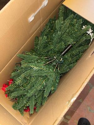 D11-large Christmas tree