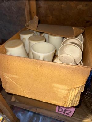 D12-box of mugs