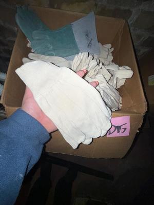 D15-large box of work gloves