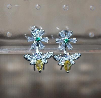 "Bee & Green Center Star" Earrings Set (¾") with Stud Clasp