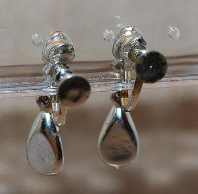 VINTAGE 1940's Drop-Style Silver Tone Bauble Earrings (1") with Screw-on Clasp
