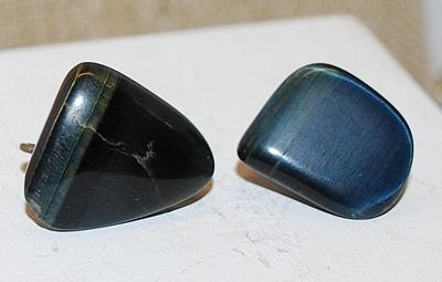 VINTAGE 1950's Odd-Shaped Black-Lined Agate Stone Earrings (1" ) with a Snap-On Clasp