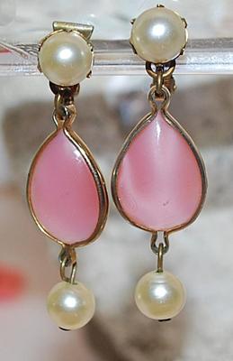 VINTAGE 1934 PINK TEARDROP & FAUX PEARL EARRINGS (1½" x ½") with a Snap Style Clasp