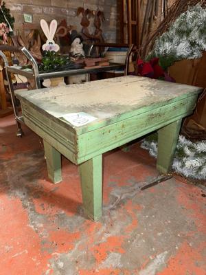 D120-Small green table